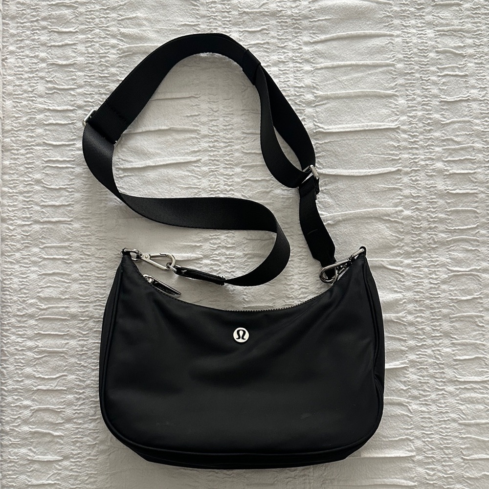 City Essentials Small Shoulder Bag 3L - Picture 7 of 13
